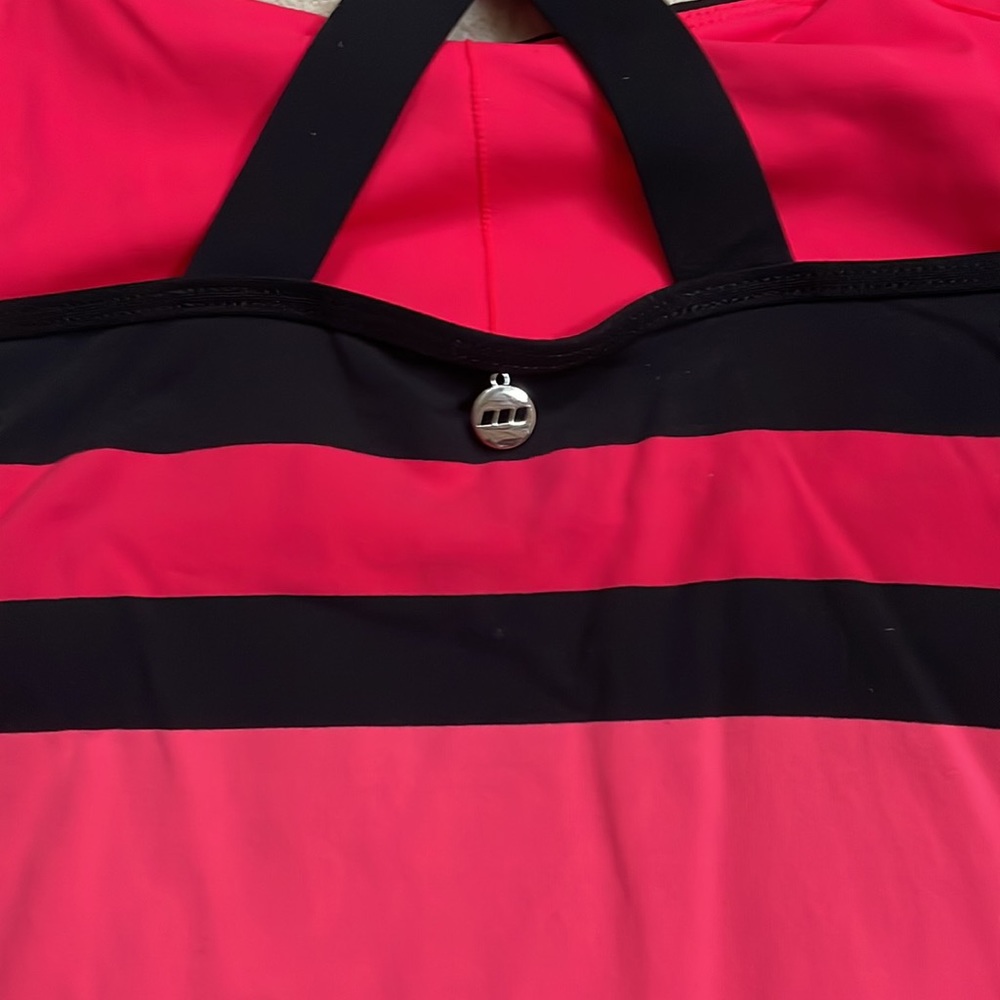 Lorna Jane cross back tank. Black & pink. Size small. - Picture 4 of 5